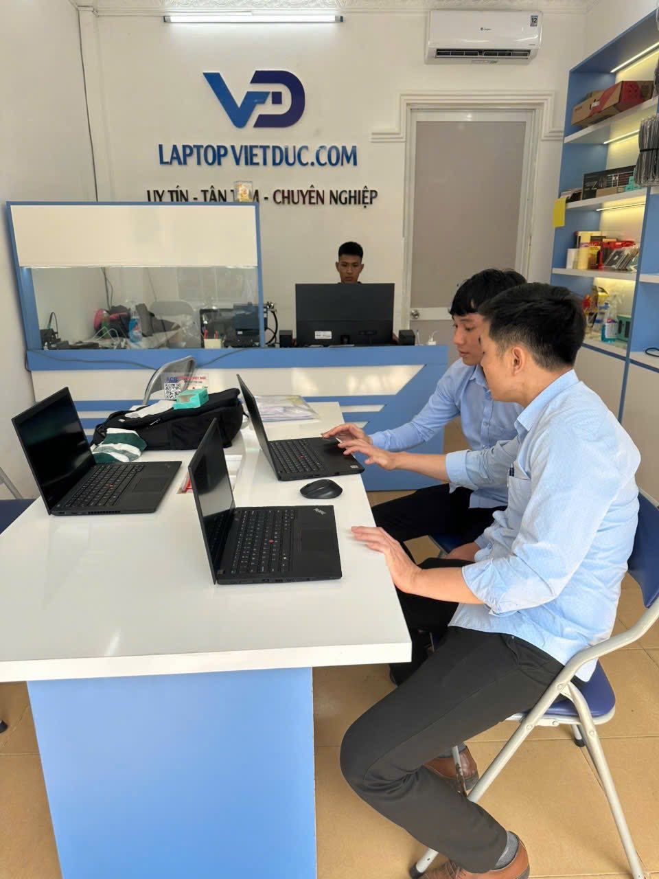 Hoạt động của SHOP