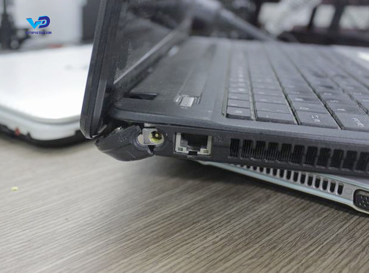 sua-ban-le-laptop.jpg