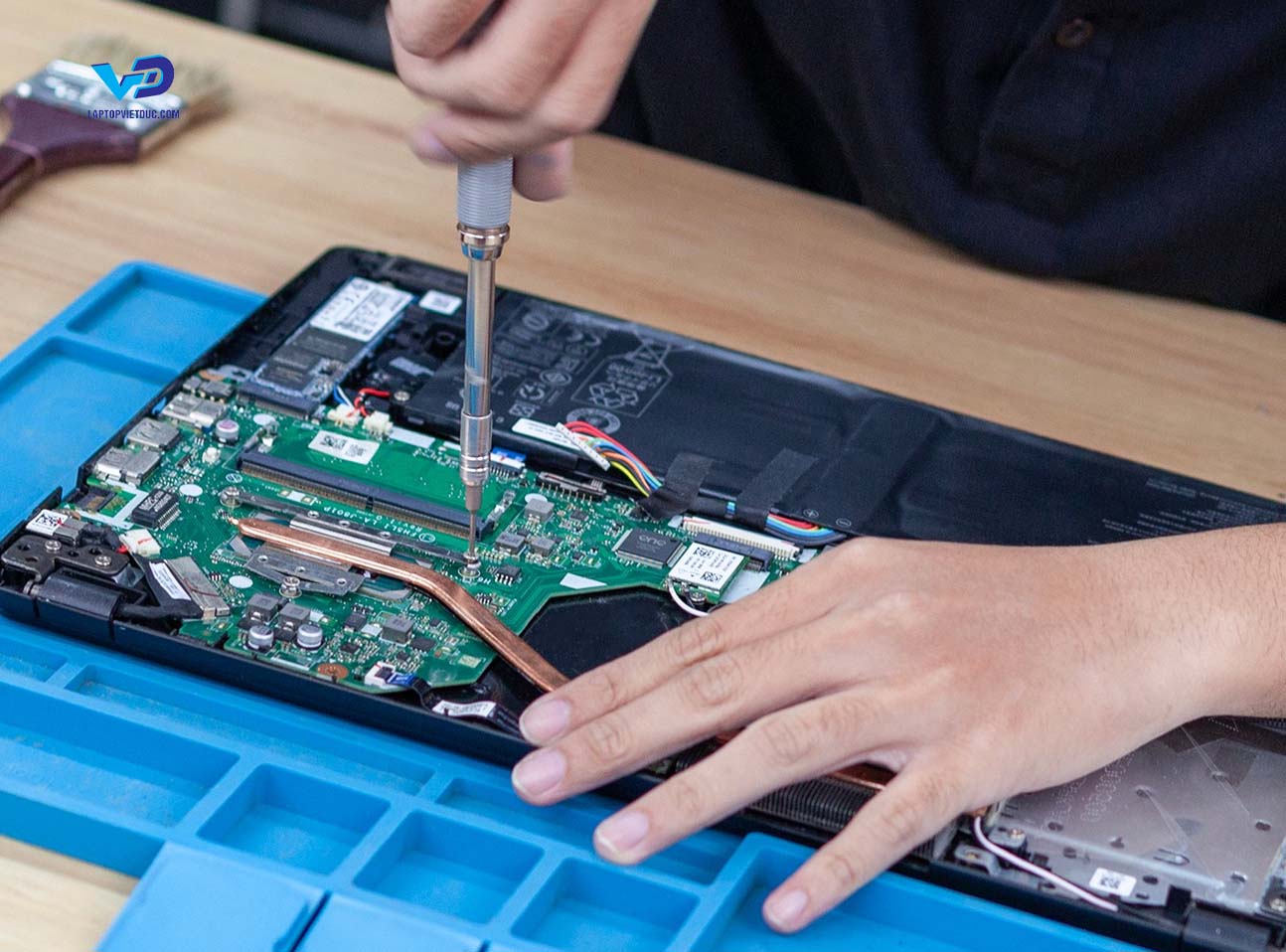 sua-laptop-viet-duc.jpg