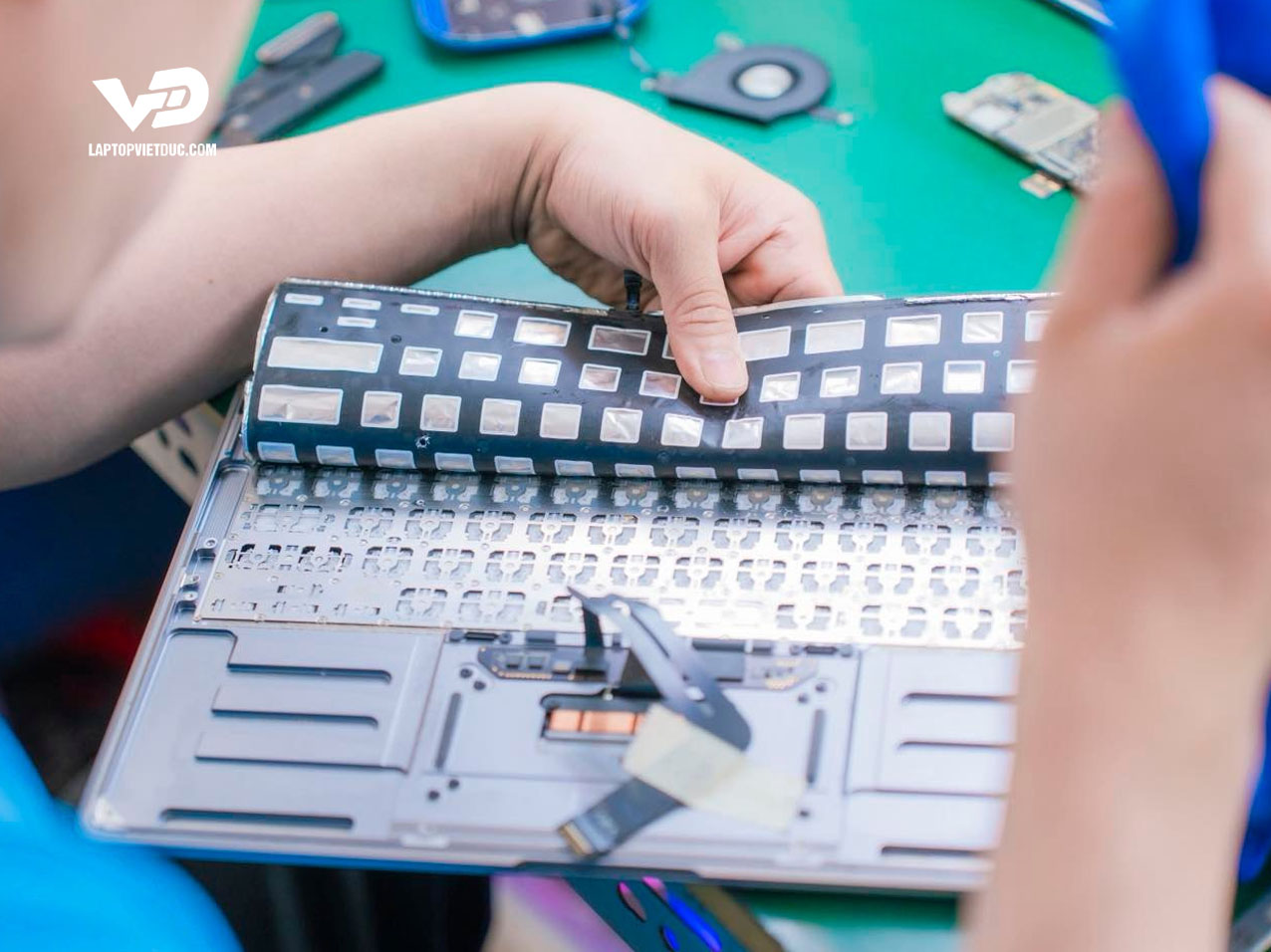 sua-phim-laptop-gia-re.jpg