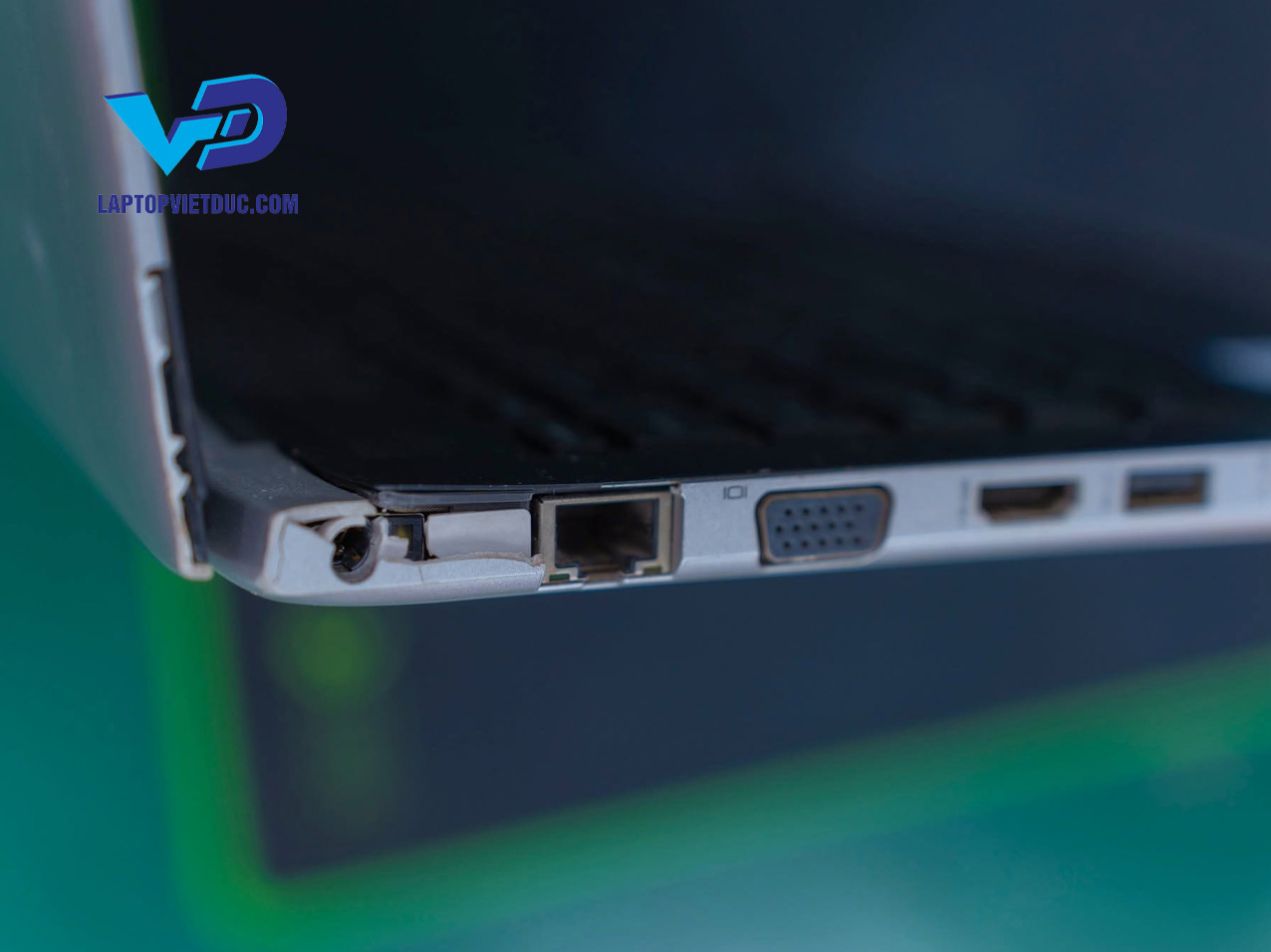 sua-cong-ket-noi-laptop-1.jpg